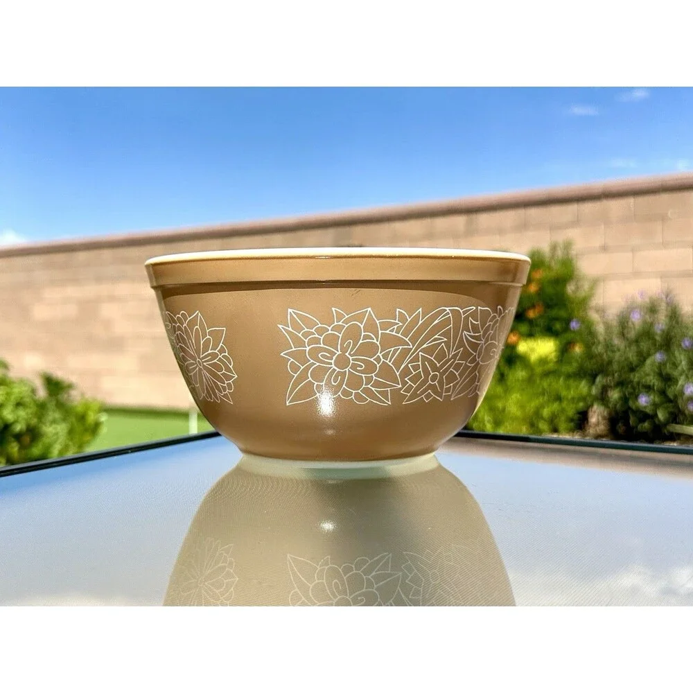 Vintage Pyrex Woodland #402 Nesting Mixing Bowl Lt. Brown/Tan 1.5 QT